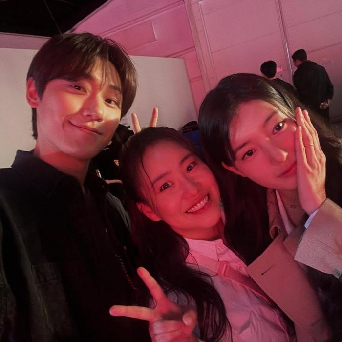 Fakta menarik ternyata Bae Suzy dan Jo Hyun Ah telah bersahabat selama belasan tahun. Penampilan Bae Suzy dalam video klip milik grupnya memberikan sukacita tersendiri.