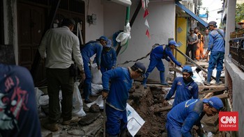 FOTO: 5 Rumah Rusak Akibat Pergerakan Tanah di Jakarta Timur