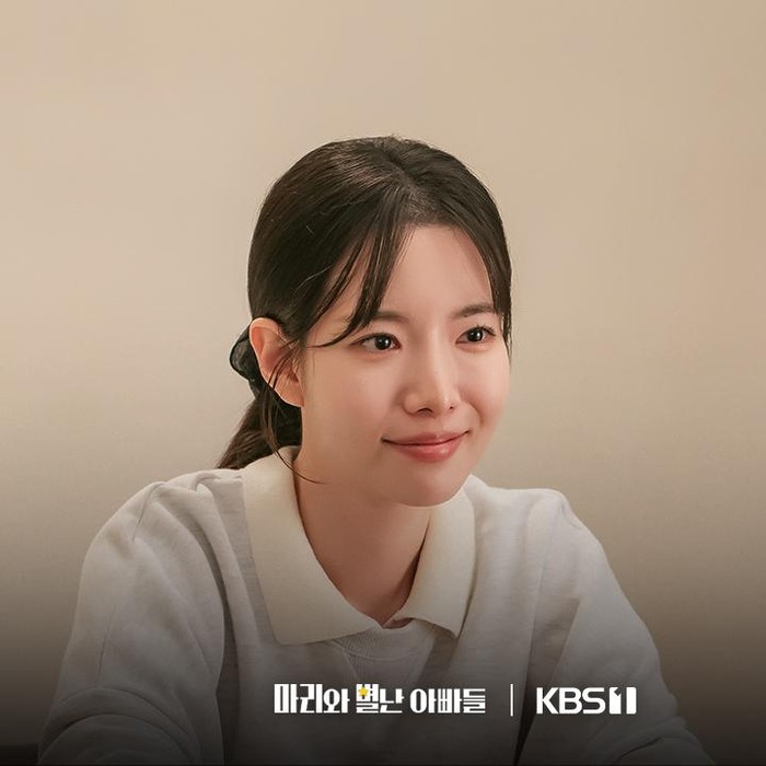 Dalam drama Marie and Her Three Daddies, Ha Seung Ri berperan sebagai Kang Marie yang mencari kebenaran tentang sosok ayahnya.