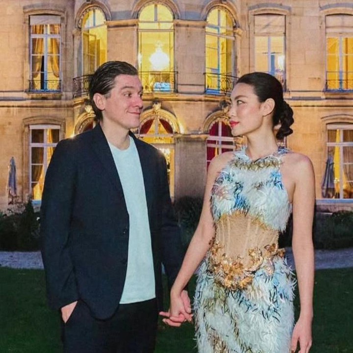 <p>Meski sudah dua tahun menjalin rumah tangga, keduanya tetap romantis dan selalu terlihat kompak. Baru-baru ini, Patricia Gouw tampak mengikuti ajang marathon, Bunda. Tak sendirian, sang suami juga ikut menemaninya. (Foto: Instagram @patriciagouw)</p>