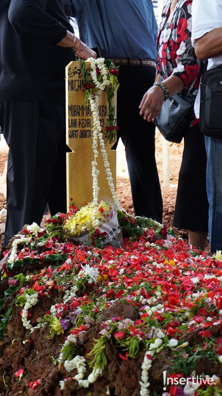 Pemakaman Musisi Senior Totok Sardjan Mertua Once Mekel