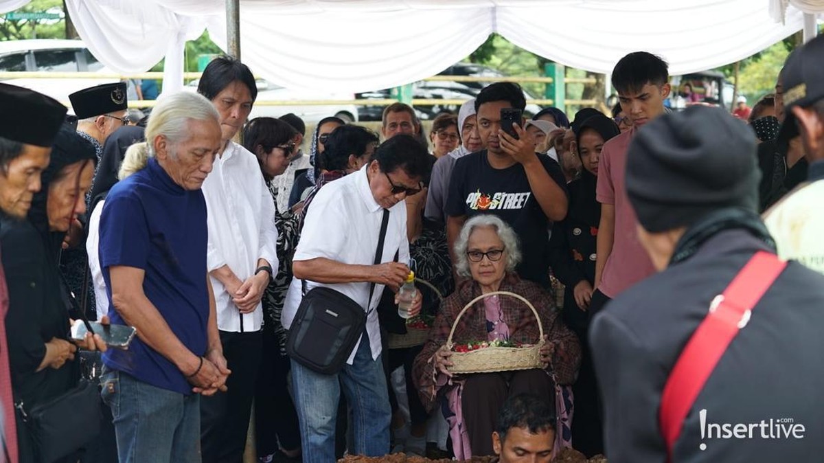 Pemakaman Musisi Senior Totok Sardjan Mertua Once Mekel