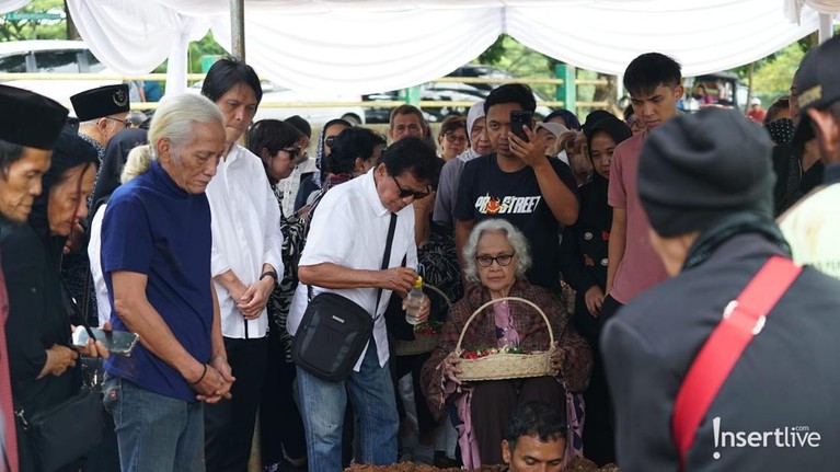 Pemakaman Musisi Senior Totok Sardjan Mertua Once Mekel