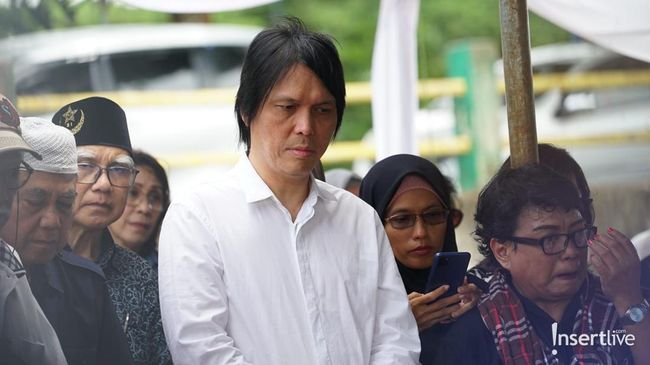 Once Mekel Ungkap Penyebab Ayah Mertua Meninggal Dunia