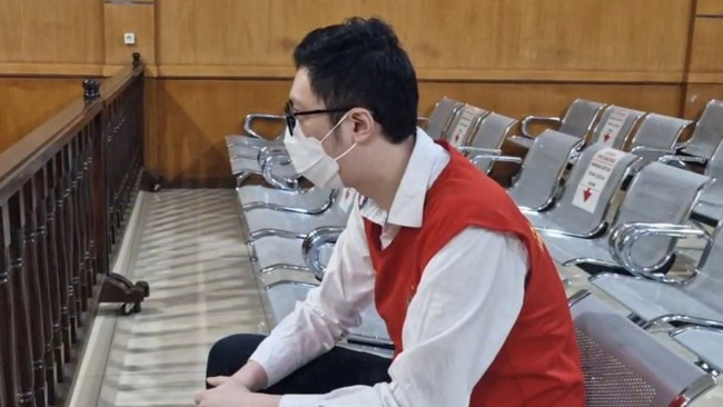 Hakim menjatuhkan vonis 11 tahun penjara kepada dokter residen Unpad Priguna karena terbukti melakukan pemerkosaan di RSHS Bandung.