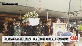 VIDEO: Ribuan Warga Iringi Jenazah Raja Solo PB XIII Menuju Pemakaman