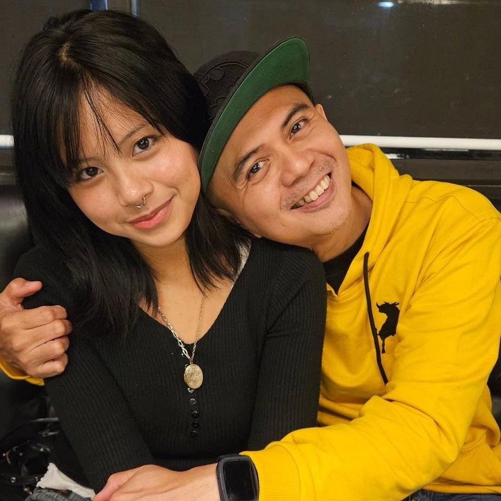 <p>Baru-baru ini, Sigit membagikan potret kebersaman dengan anak pertamanya yang akrab disapa Nara. Pria 47 tahun ini mem-<em>posting</em> foto bersama sang putri yang baru berulang tahun ke-17. "<em>Barakallah</em> 17th Teteh sayaaang @_kh4listar," tulis Sigit di Instagram. (Foto: Instagram @sigitwardana)</p>