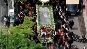 Suasana Kirab Kereta Rata Pralaya Pemakaman Pakubuwono XIII