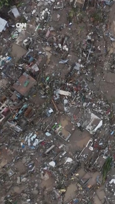 Porak-poranda Kota Talisay di Filipina usai Diterjang Topan Kalmaegi