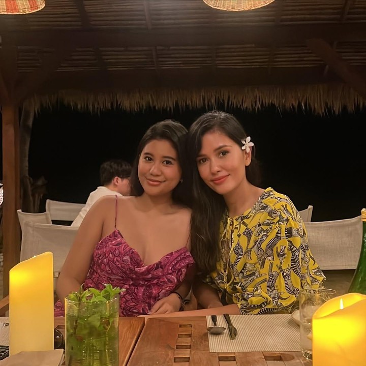 <p>Unggahan Titi ini banyak menuai komentar dari rekan artis. Beberapa di antaranya turut mengucapkan selamat ulang tahun dan menyampaikan doa untuk Miyake. "<em>Happyyy bday</em> anak gadis," tulis penyanyi Rossa. "Selamat Birthday nduk @miyakeinaka berkah selalu, <em>stay golden</em>," ujar Anggun C Sasmi. "<em>Happy Birthday @miyakeinaka ! Always be blessed</em>," kata aktris Cathy Sharon. (Foto: Instagram @titiradjopadmaja)</p>