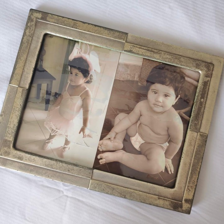 <p>Melalui unggahan di Instagram, Titi membagikan potret Miyake yang berulang tahun ke-20. Dalam satu foto, perempuan 44 tahun ini mem-<em>posting</em> potret sang putri saat masih bayi dan baru belajar jalan. "Dua puluh tahun lalu, aku melahirkan seorang anak perempuan. Hari ini, aku melihatnya tumbuh jadi seseorang yang bukan cuma cantik, tapi juga punya hati yang lembut dan penuh empati," tulis Titi mengawali caption unggahannya di Instagram. (Foto: Instagram @titiradjopadmaja)</p>