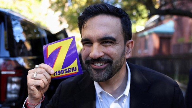 Zohran Mamdani merupakan sosialis Demokrat usia 34 tahun kelahiran Uganda yang terpilih jadi Wali Kota Muslim pertama New York.