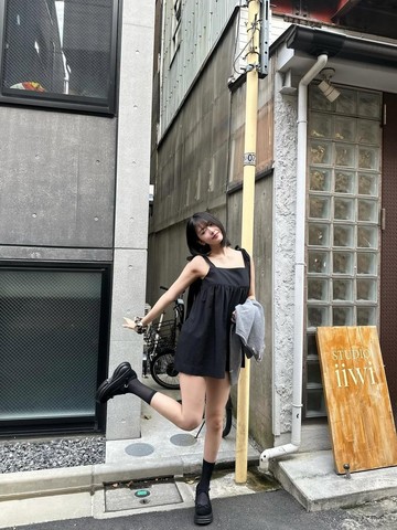 5 Inspirasi Gaya All Black Outfit ala Idol K-Pop, Modis dan Menawan!