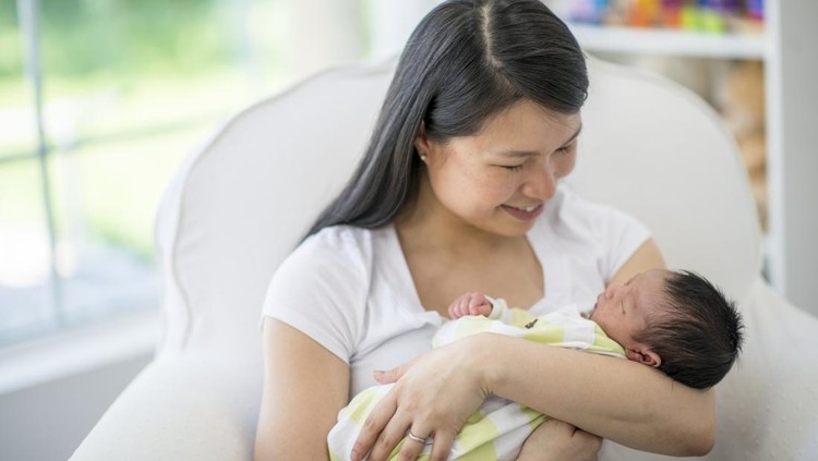 5 Ide Stimulasi Bayi Baru Lahir agar Cegah Speech Delay