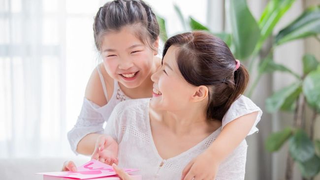 Bukan Sekadar Takdir, Ada Penjelasan Ilmiah di Balik Kesamaan Bulan Kelahiran Ibu dan Anak