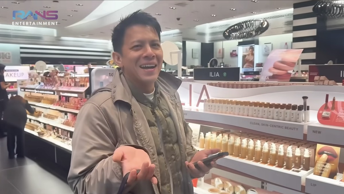 Ariel NOAH beli kosmetik titipan Alleia di New York&period;