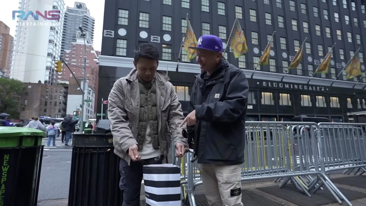 Ariel NOAH beli kosmetik titipan Alleia di New York&period;