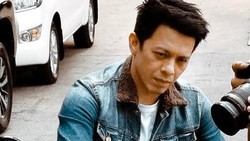 Jadi Pemeran Dilan, Intip 7 Pesona Tampan Ariel NOAH Saat Naik Moge