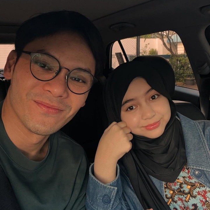 <p>Aktor Ben Kasyafani memiliki seorang anak berusia 12 tahun bernama Sienna Ameera Kasyafani. Sienna adalah anak Ben dari pernikahan yang berakhir cerai dengan Marshanda. Sebagai seorang ayah, Ben sering terlibat dalam kehidupan putri tunggalnya itu. Meski saat ini Sienna tinggal dengan sang Bunda, Ben masih tetap menyediakan waktu untuk <em>quality time</em> bersama sang putri. (Foto: Instagram @benkasyafani)</p>