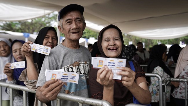 Program sosial Pasar Murah Mandiri, Mandiri Bakti Kesehatan, Aksi Bersih Mandiri, dan Mandiri Peduli Sekolah telah menjangkau lebih dari 60 ribu orang.