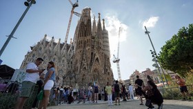 FOTO: Kemegahan Sagrada Familia di Spanyol, Gereja Tertinggi di Dunia