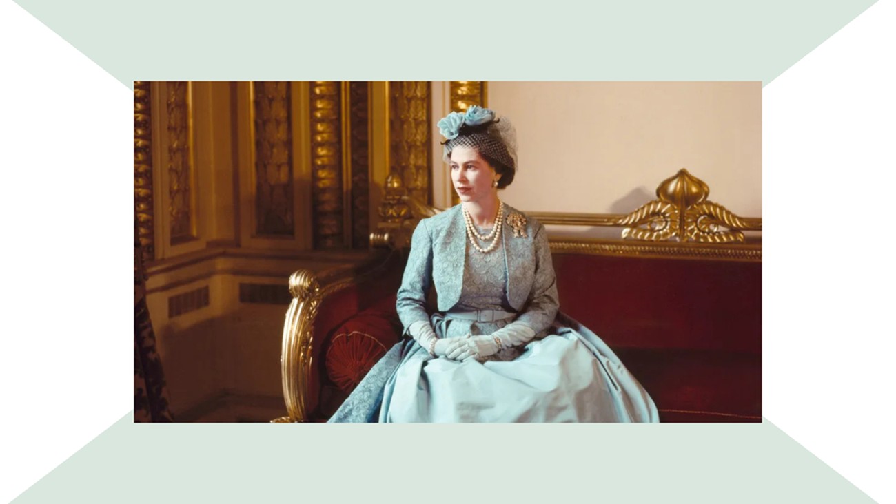 Koleksi Fashion Bersejarah Milik Ratu Elizabeth II Siap Dipamerkan Tahun Depan