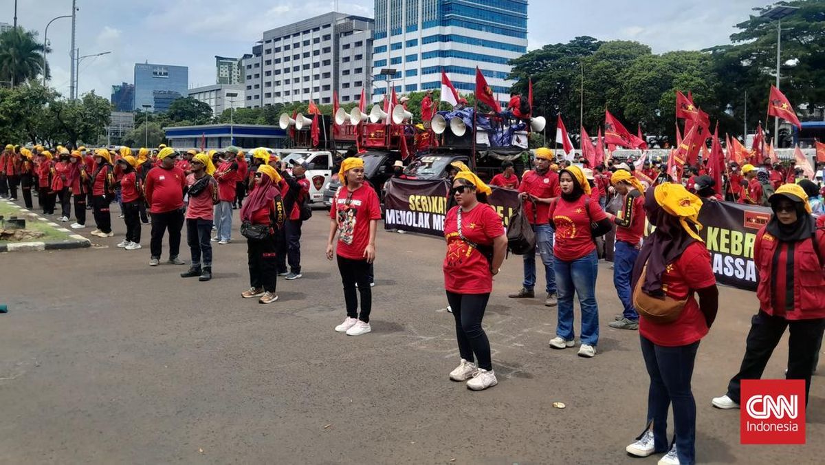 Demo di DPR, Buruh Tuntut Kenaikan Upah 15 Persen di 2026