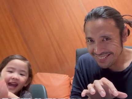 Gemas Banget, Ello Ajak Sang Putri Dunia Jamming Bareng Nyanyikan Lagu 'Alamak'