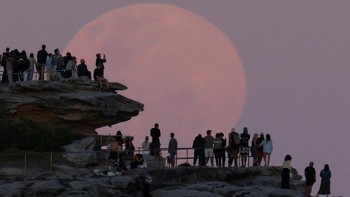 FOTO: Supermoon Terbesar Tahun Ini Bersolek di Berbagai Penjuru Dunia