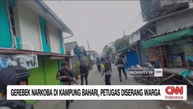 VIDEO: Gerebek Narkoba di Kampung Bahari, Petugas Diserang Warga