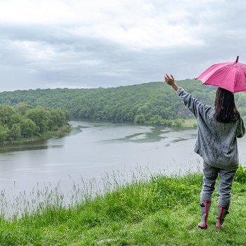 BMKG Rilis Peringatan Dini Cuaca di Indonesia pada 12 - 14 Januari 2026: Hujan Lebat hingga Angin Kencang
