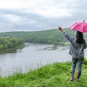 BMKG Rilis Peringatan Dini Cuaca di Indonesia pada 12 - 14 Januari 2026: Hujan Lebat hingga Angin Kencang