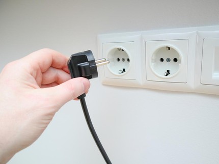 7 Peralatan Elektronik yang Wajib Dicabut Saat Listrik Padam, Biar Tidak Rusak!