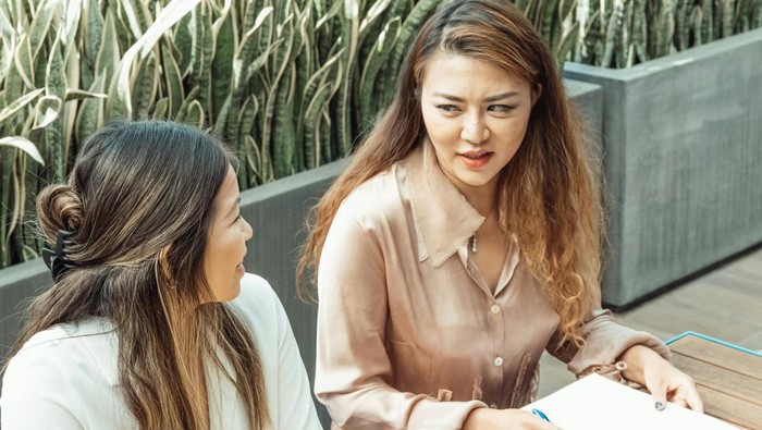 Mereka tidak peduli terhadap perasaan orang lain. Mereka merasa insecure akan validasi eksternal.