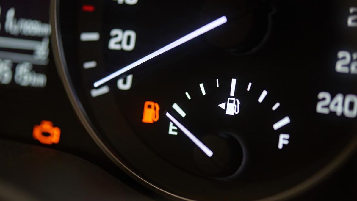 Cara Mengetahui Posisi Tangki Bensin dari Dalam Mobil