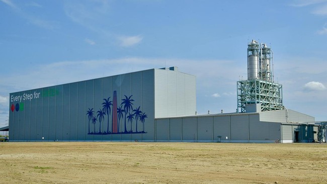 Berdiri di atas lahan seluas 110 hektare, pabrik PT Lotte Chemical Indonesia (LCI) di Cilegon menjadi tonggak penting dalam perjalanan industrialisasi nasional.