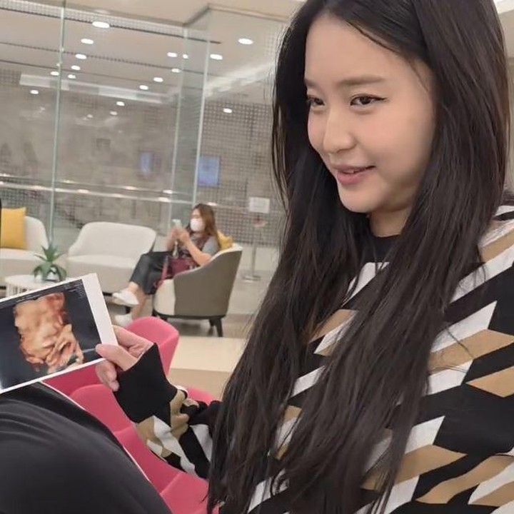 <p>Vior pertama kali mengumumkan kehamilan pertamanya pada Juli 2025. Tak lama kemudian, Vior dan suami mengadakan pesta gender reveal dan mengungkap jenis kelamim anaknya. Vior bakal dikarunai anak perempuan. (Foto: Instagram @vonny119)</p>