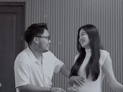 Momen Ochi Rosdiana Hamil Anak Pertama, Intip Potretnya Umumkan Gender Reveal