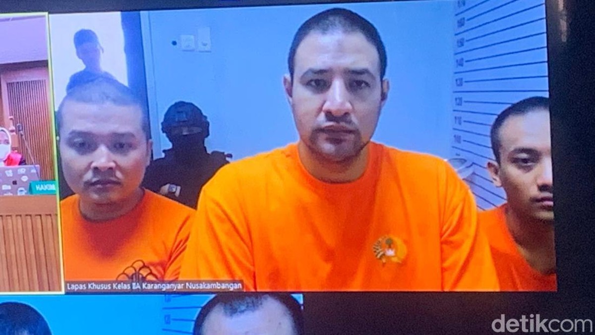 Penampakan Ammaz Zoni jalani sidang online dari Lapas Nusakambangan&period; &lpar;Mulia Budi&sol;detikcom&rpar;