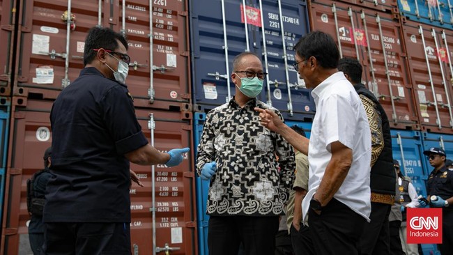 Bea Cukai, DJP, dan Polri menyita 87 kontainer berisi produk turunan CPO yang merugikan negara Rp28,7 miliar.