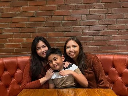 5 Potret Bambang Anak Bungsu Meisya Siregar & Bebi Romeo, Kompak Bareng Dua Kakak Perempuannya