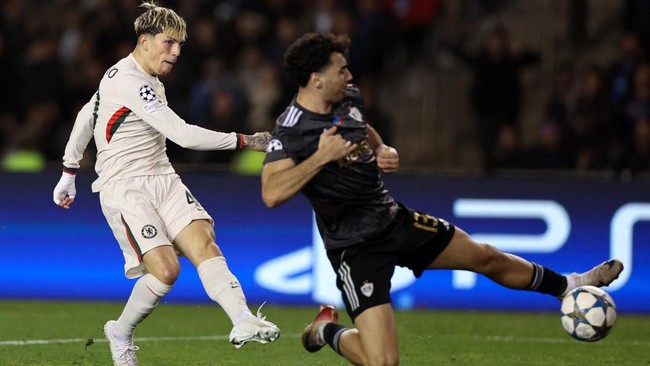 Chelsea bermain imbang 2-2 melawan Qarabag di Liga Champions. Gol Alejandro Garnacho di babak kedua selamatkan The Blues dari ancaman kekalahan.