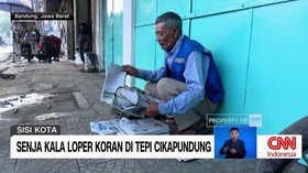 VIDEO: Senja Kala Loper Koran di Tepi Cikapundung