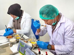 Begini Standar Ketat Polda Metro Uji 4 Parameter Makanan SPPG Cengkareng