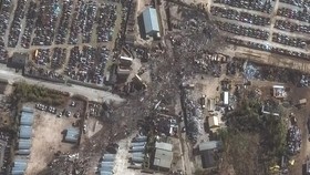 Penampakan Kerusakan Area Bandara Louisville Imbas Pesawat UPS Jatuh