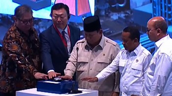 Momen Prabowo Resmikan Pabrik Lotte Chemical di Cilegon