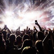 8 Tips Nonton Konser saat Musim Hujan agar Tetap Seru dan Nyaman