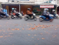 Truk Tabrak Pikap hingga Wortel Berserakan di Ciputat, Sopir Terjepit