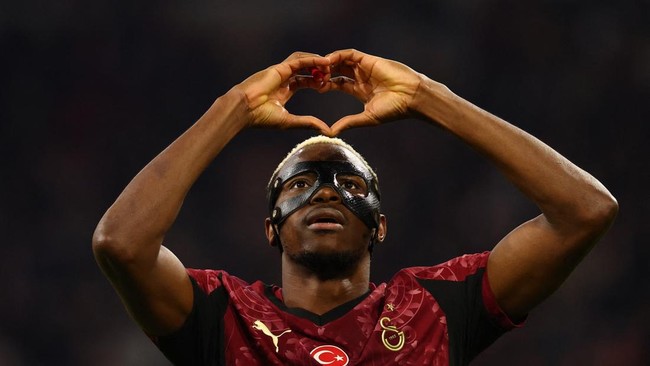 Victor Osimhen berhasil mencuri perhatian dan menduduki posisi puncak daftar top skor Liga Champions di saat Harry Kane dan Kylian Mbappe gagal mencetak gol.