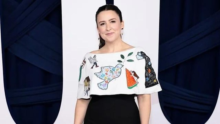 YouTuber Ms Rachel Tampil dalam Balutan Gaun Karya Anak Palestina di Glamour Women of the Year 2025